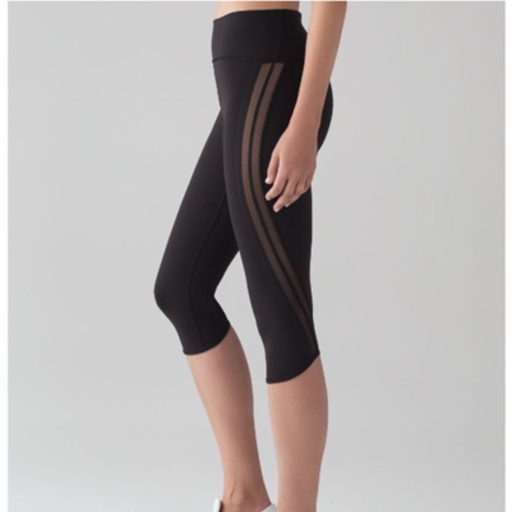 Lululemon Sun Setter Crop 17" in Black Size 6